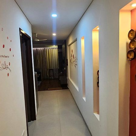 Aarju Luxurious Stay กาลังกูติ ภายนอก รูปภาพ