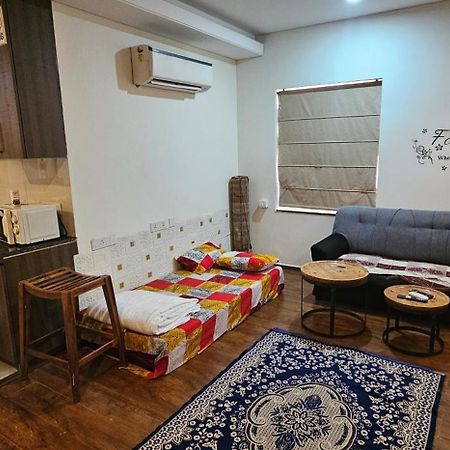 Aarju Luxurious Stay กาลังกูติ ภายนอก รูปภาพ