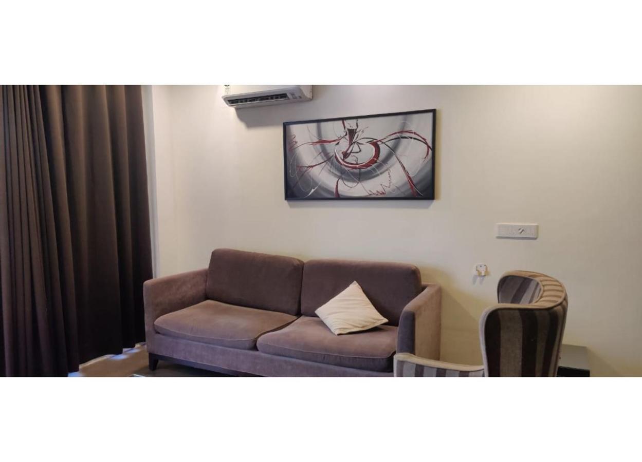 Aarju Luxurious Stay กาลังกูติ ภายนอก รูปภาพ
