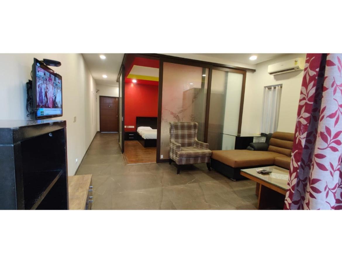 Aarju Luxurious Stay กาลังกูติ ภายนอก รูปภาพ