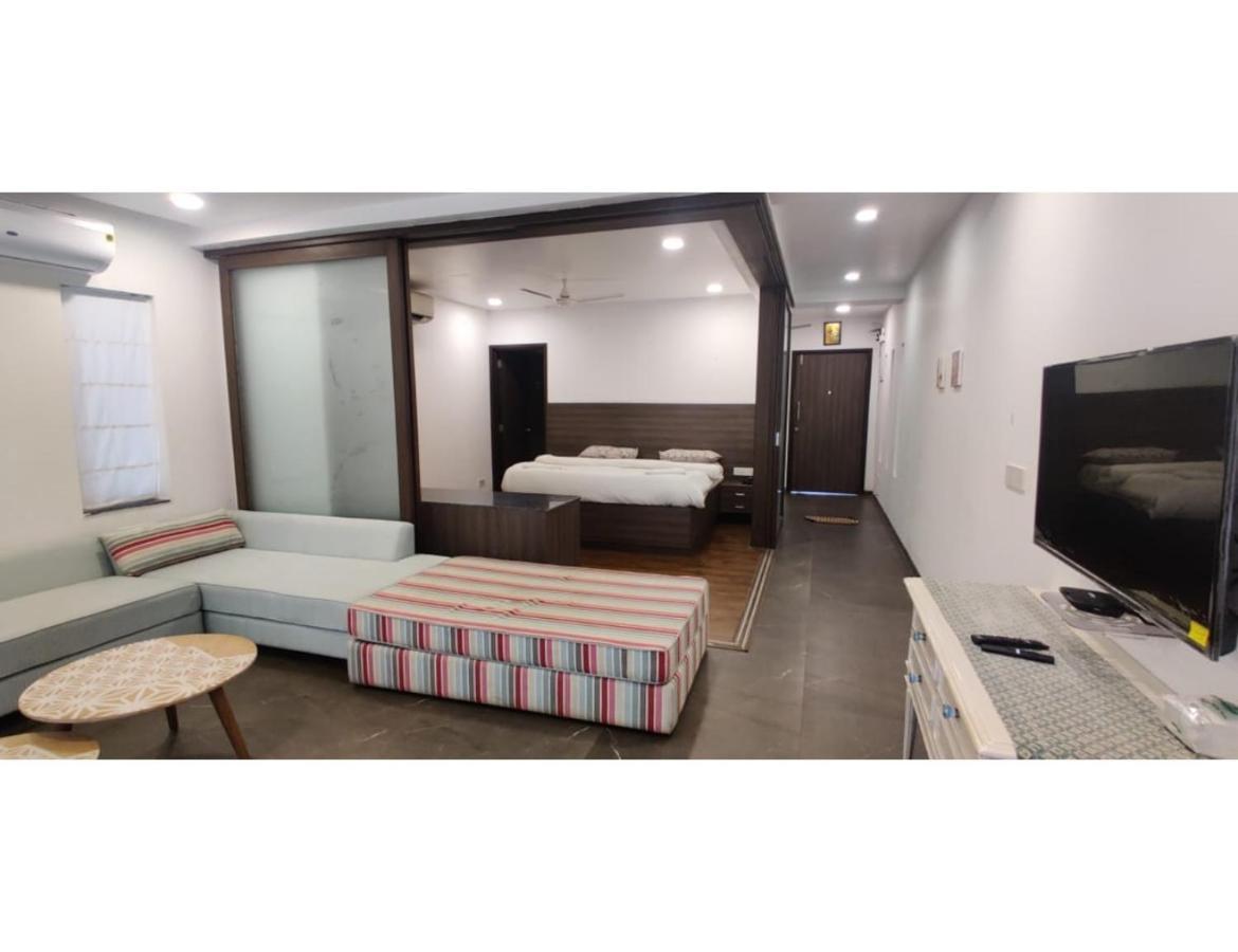 Aarju Luxurious Stay กาลังกูติ ภายนอก รูปภาพ