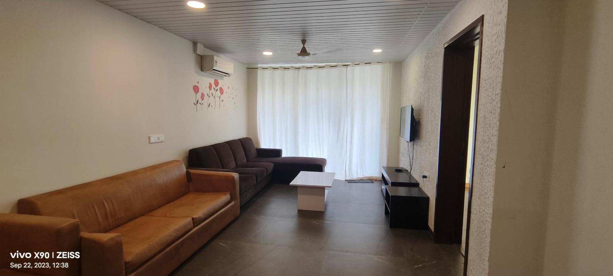 Aarju Luxurious Stay กาลังกูติ ภายนอก รูปภาพ