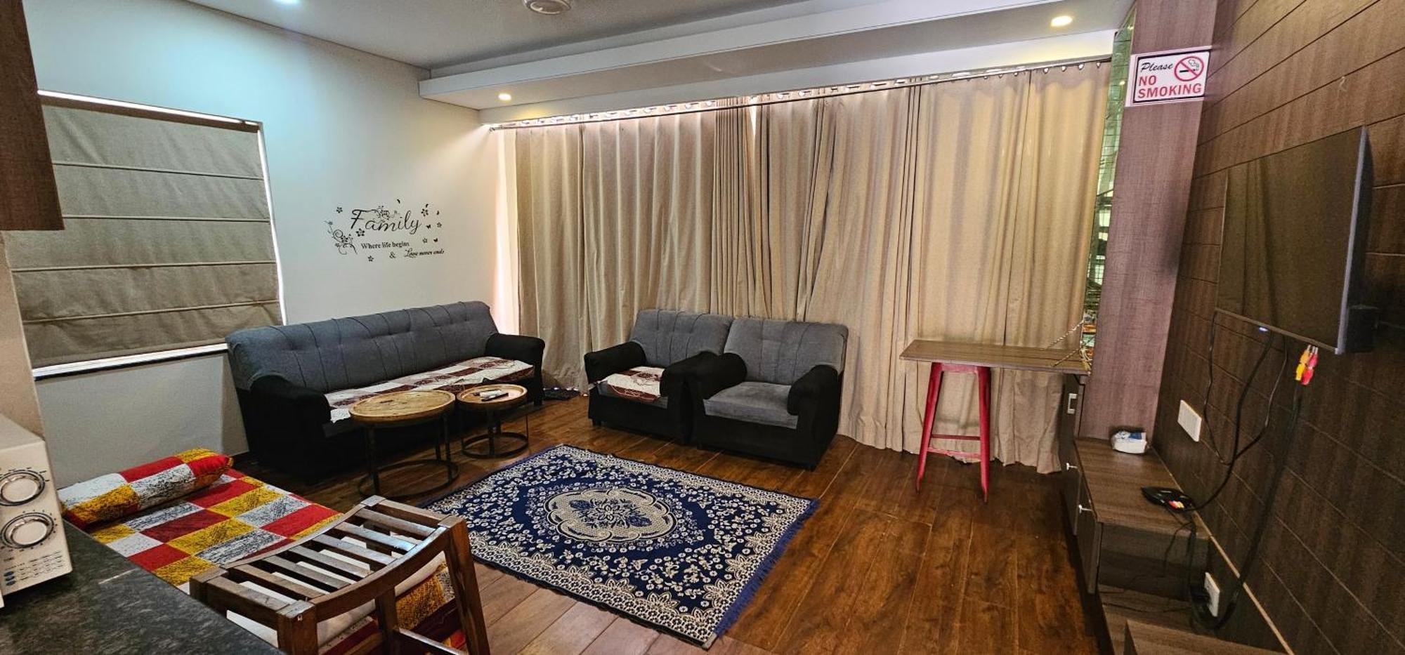 Aarju Luxurious Stay กาลังกูติ ภายนอก รูปภาพ
